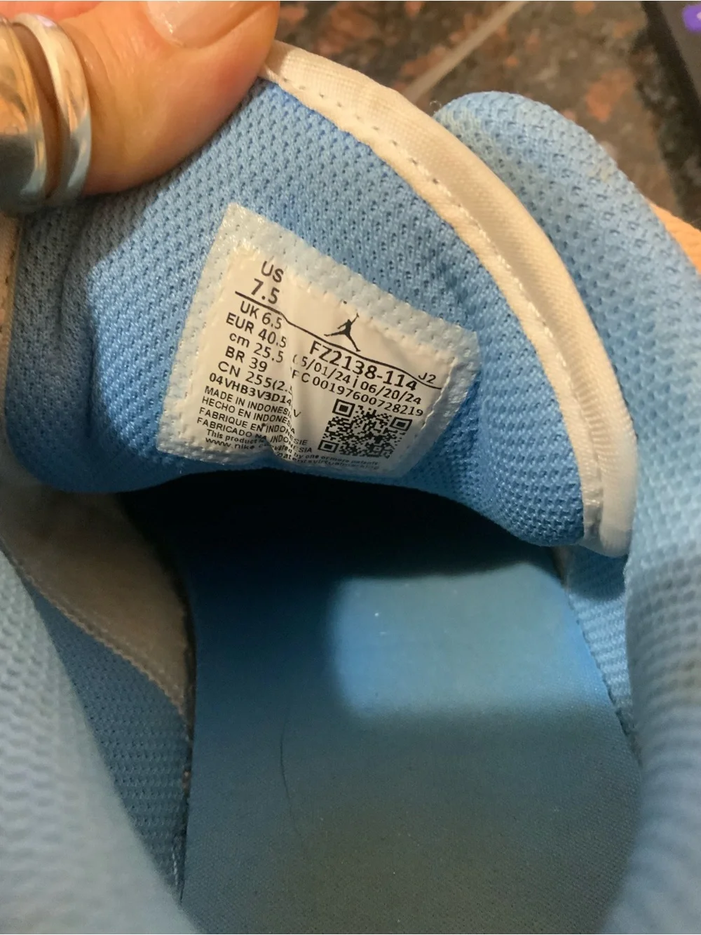 Jordan Kids Low-Top Sneakers in White and Light Blue